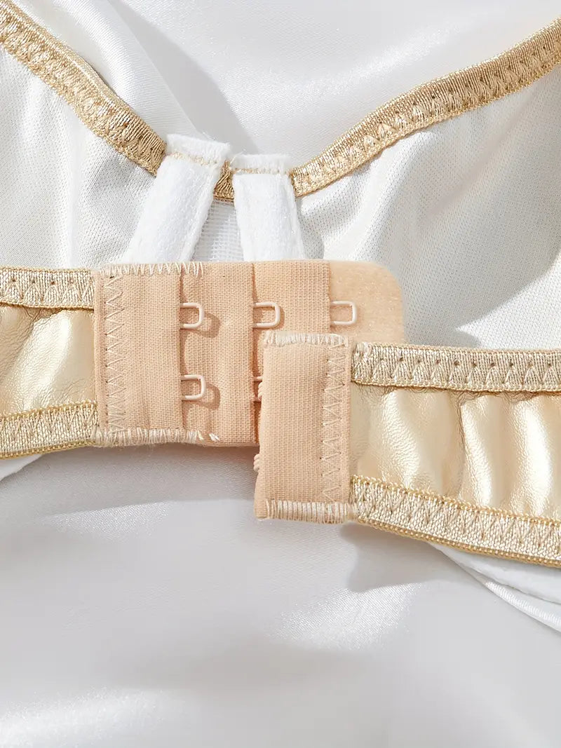 Luxe gouden lingerieset met jarretels – Golden Goddess – sexy & verleidelijk | Dare to Undress