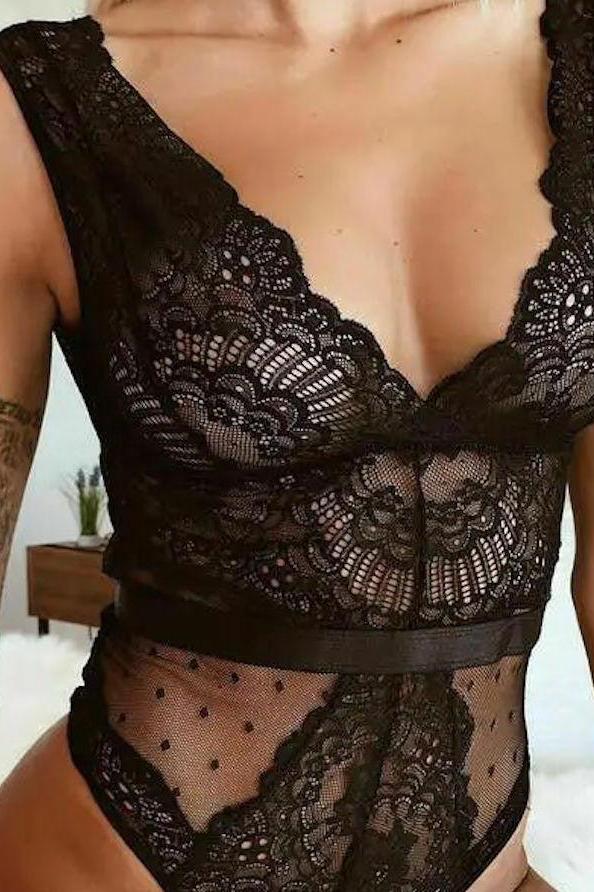 Elegante kanten body met V-hals en mesh – Lace Whisper – stijlvol & verleidelijk | Dare to Undress
