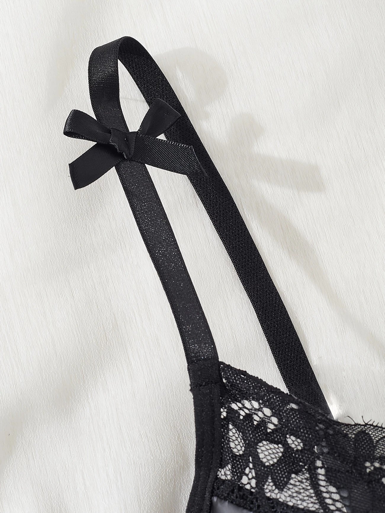 Zwarte kinky PU body met kant en ritsdetail – Velvet Heat – sexy & erotisch | Dare to Undress