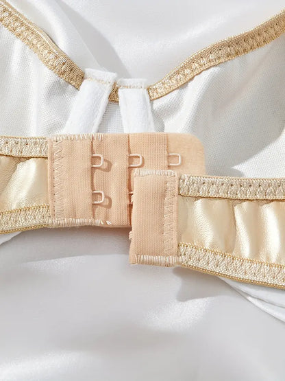 Luxe gouden lingerieset met jarretels – Golden Goddess – sexy & verleidelijk | Dare to Undress