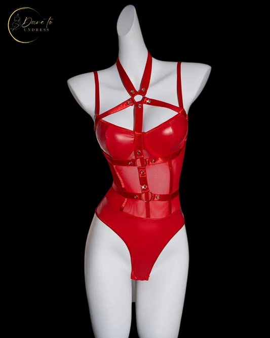 Kinky PU wetlook rode bondage body met verstelbare bandjes – Red Desire – kinky & sexy | Dare to Undress